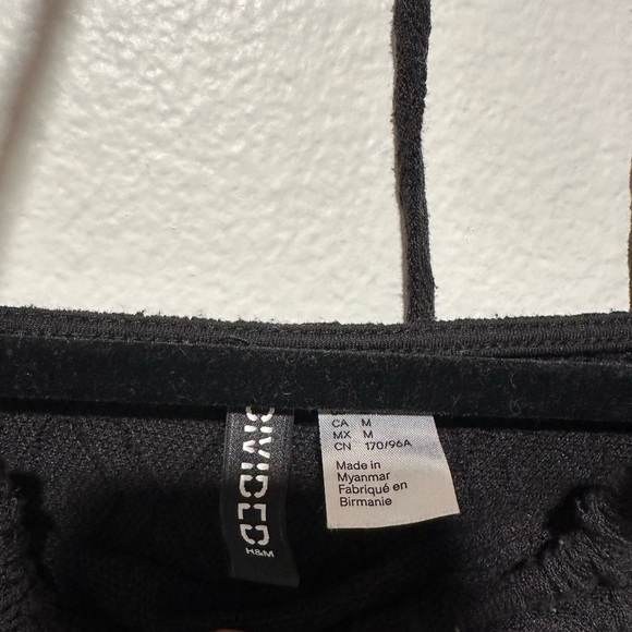 H&M Black halter bodycon dress with pattern and tie around the neck. Size M - Picture 4 of 4